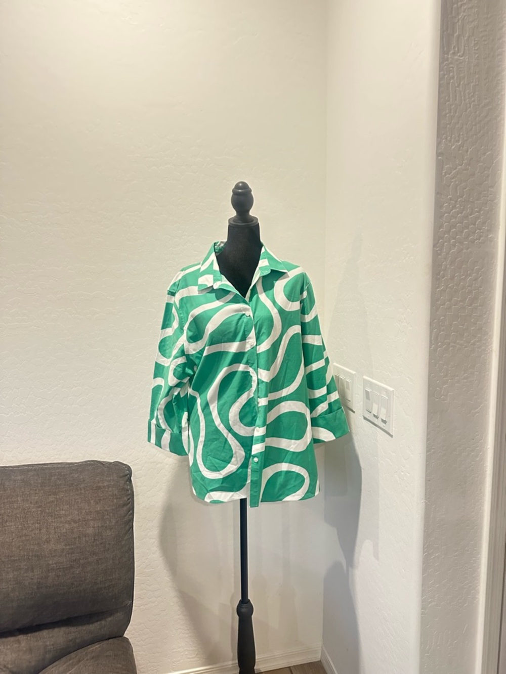 Chico's Green & White Swirl Button-Down Shirt size  4  chico 2x